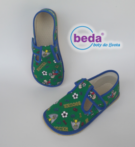 Béda barefoot - papučky na suchý zips zelené futbal s opätkom | 24, 25, 26, 27