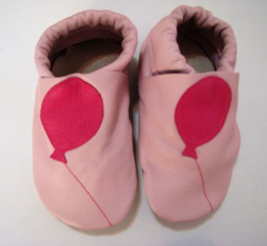 Capáčky Menu baby shoes - růžové s balónem