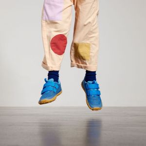 Dětské barefoot boty Affenzahn Sneaker knit Dream - blue na noze