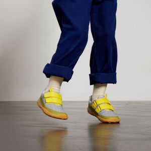 Dětské barefoot boty Affenzahn Sneaker knit Dream - grey na noze