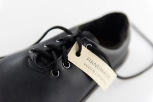 Ahinsa shoes Černá Společenská (Ananda) detail