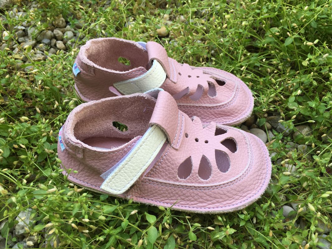 vBaby bare shoes Sandálky candy SUMMER PERFORATION